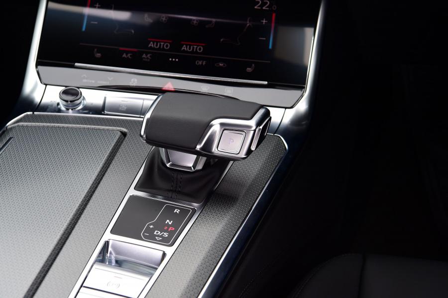 Детали интерьера Audi A6 45 TDI Allroad Quattro (C8) 2019 года  (UK) (фото 11 из 19)